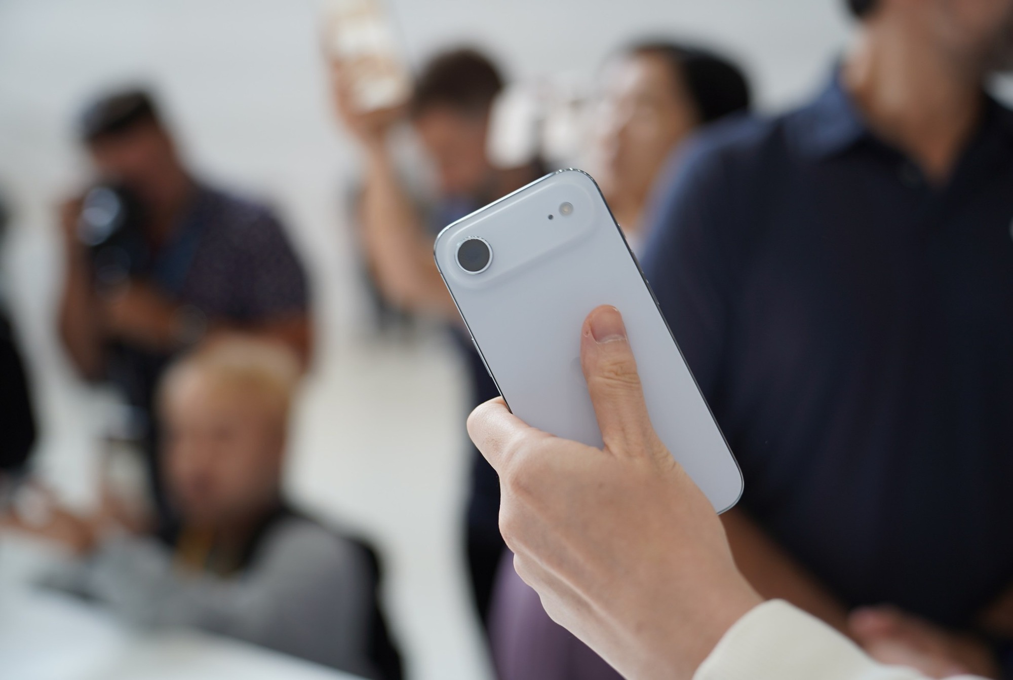 Apple lần đầu ra mắt iPhone Air siêu mỏ…