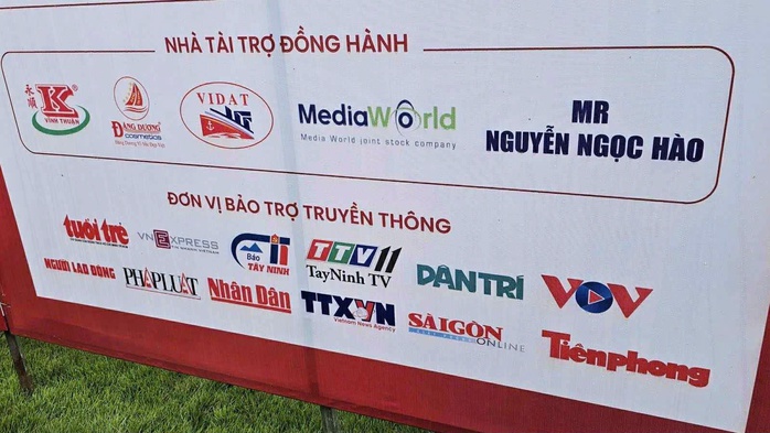 Ban tổ chức giải golf ở Tây N…