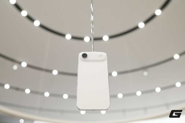 Cận cảnh iPhone Air "siêu mỏng cánh" đế…