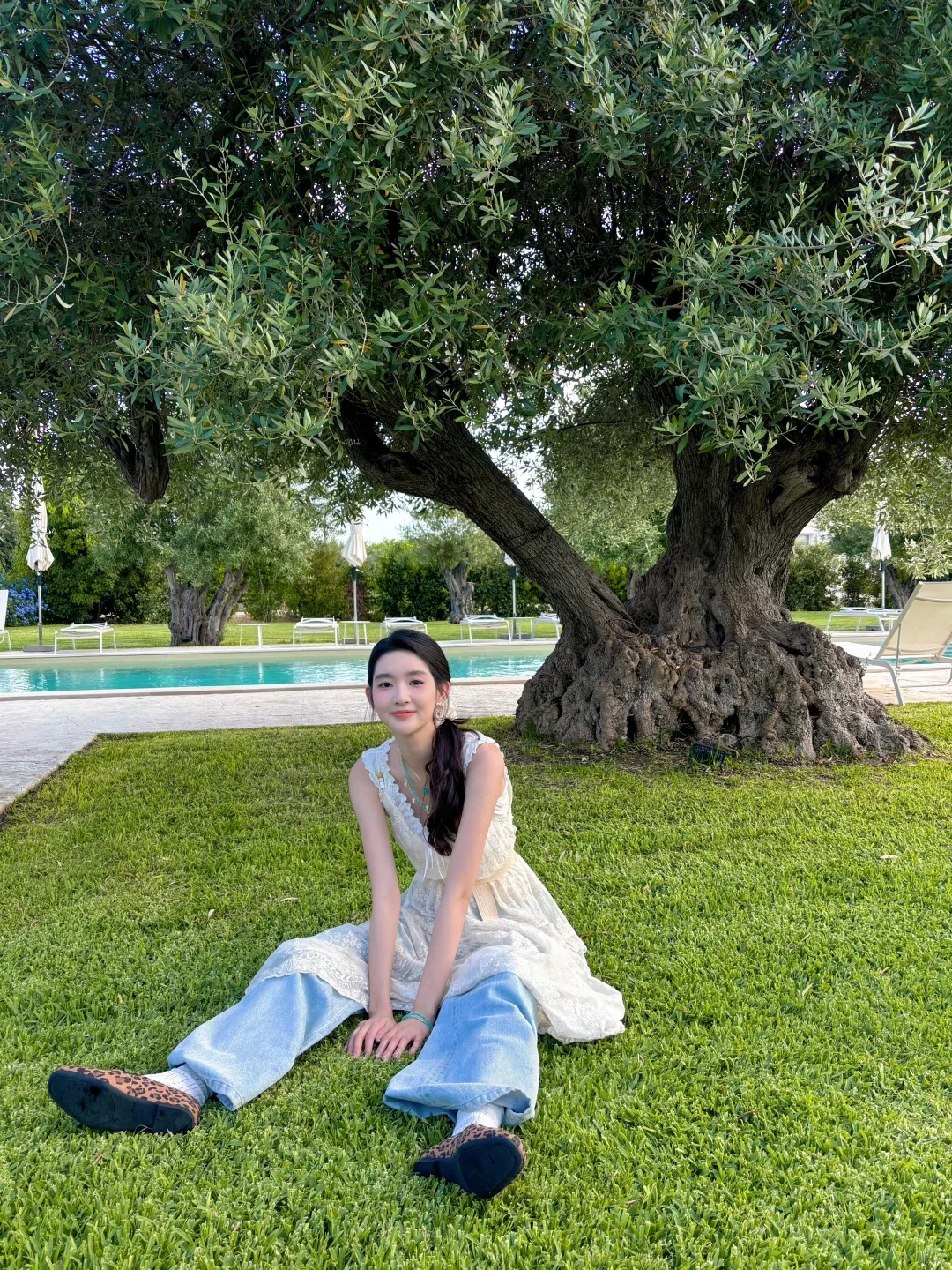 "Cánh cửa cũ đóng lại vào ngà…