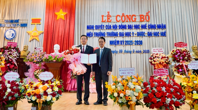 Công bố Hiệu trưởng Trường ĐH Y dược Hu…