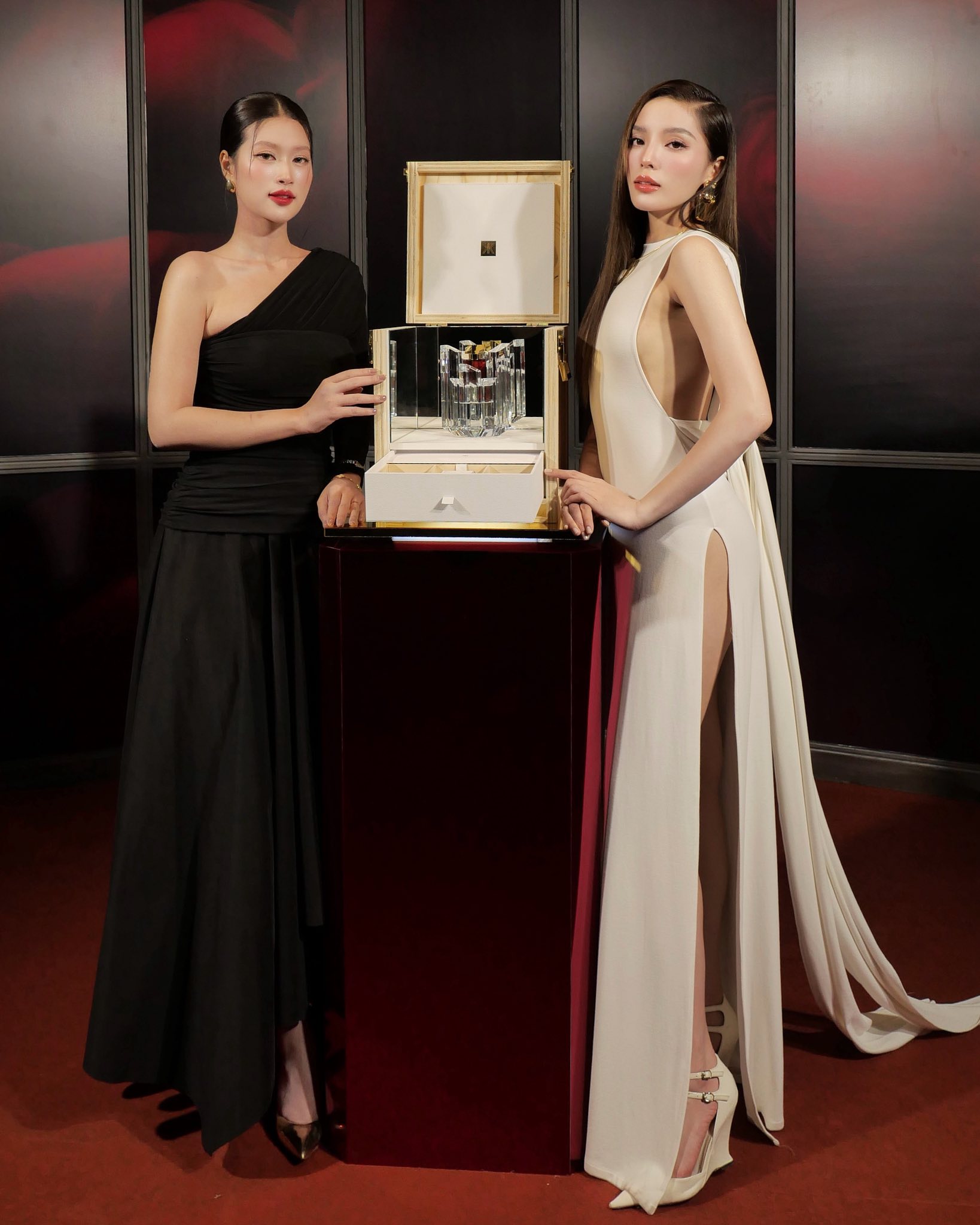 Hoa hậu Kỳ Duyên đối đãi Thiên Ân y hệt…