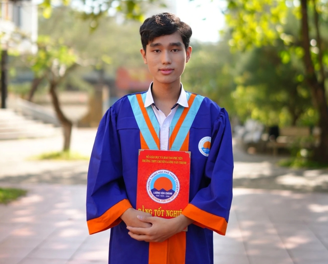 Một nam sinh viên được Trường Y vinh da…