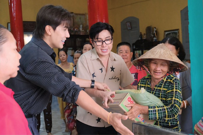 NSƯT Vũ Luân, ca sĩ Phạm Anh …