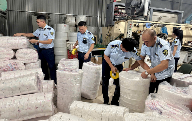 Thái Nguyên: Đột kích kho hàng phát hiệ…