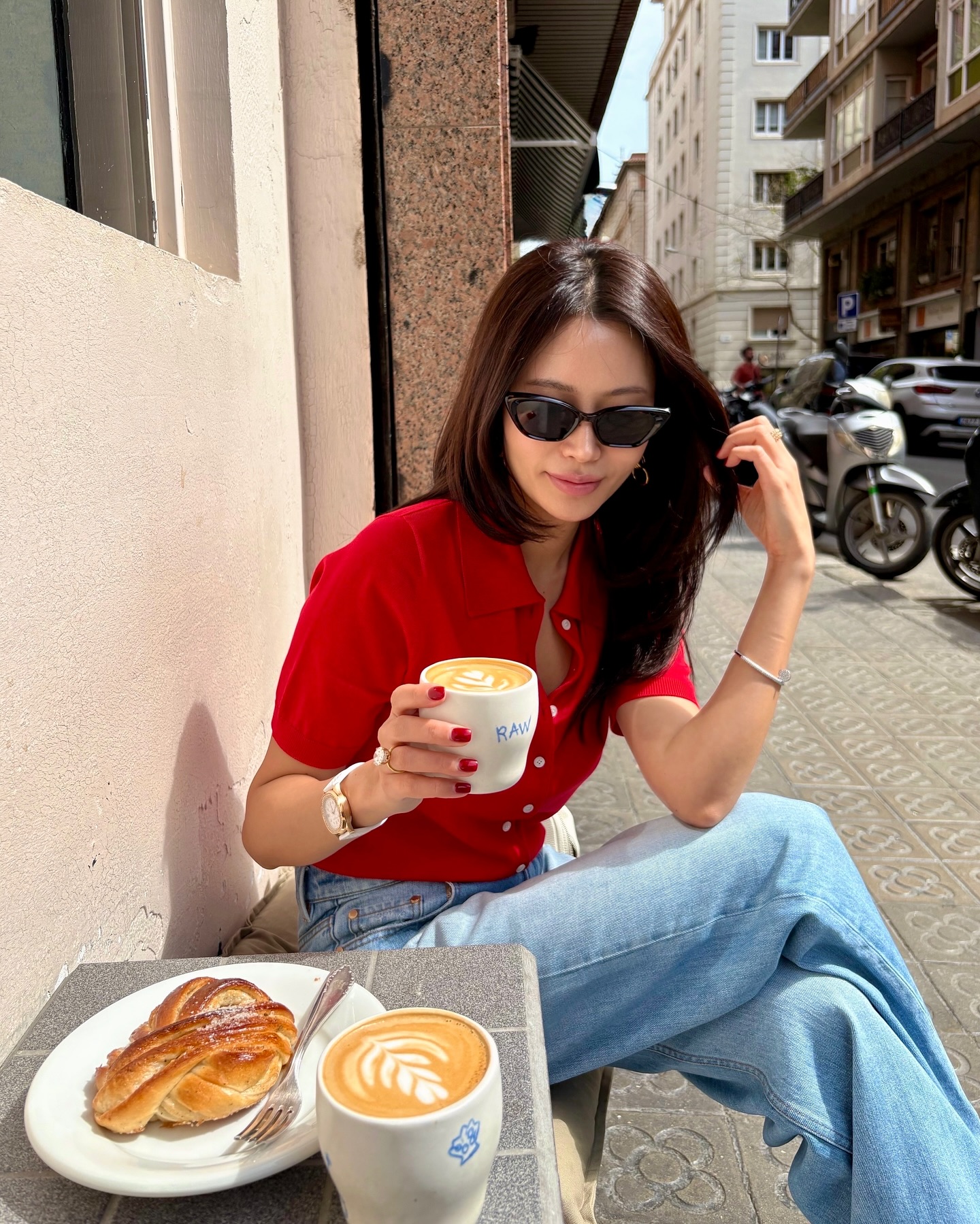Trang phục màu đỏ chính là xu hướng hot…