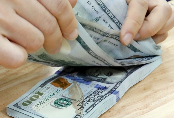 Tỷ giá chững lại, lãi suất liên ngân hà…